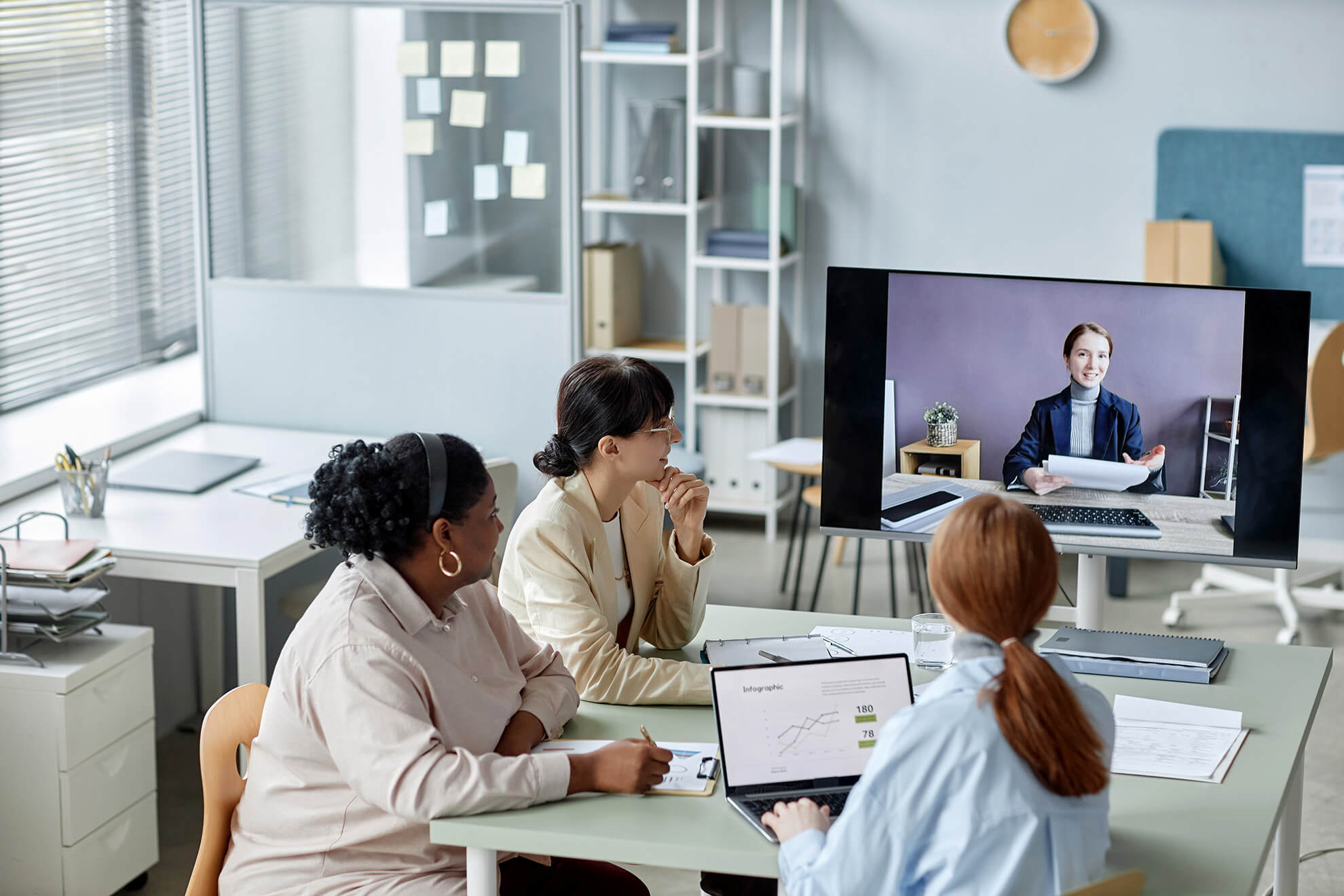 HR team comparing SCORM, online enrollment, webinar, and on-site compliance training delivery